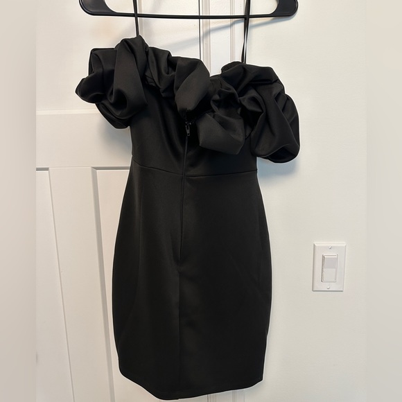 Windsor homecoming dress size M!! - Picture 2 of 2